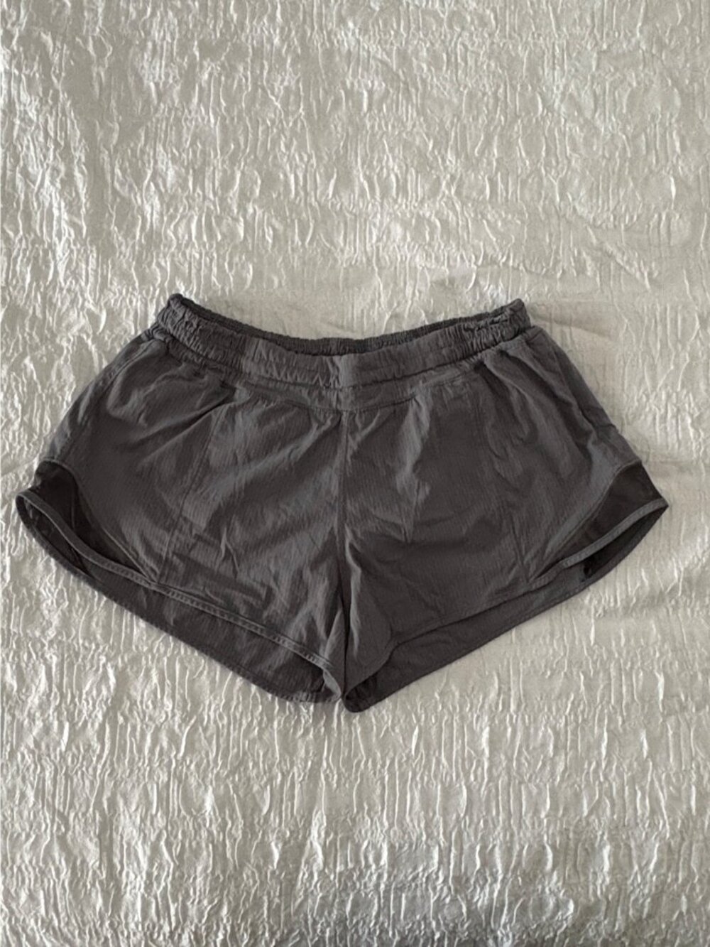 Lululemon Hotty Hot Low Rise Shorts II 2.5" Dark Carbon Running Swift 6 S - Picture 2 of 11